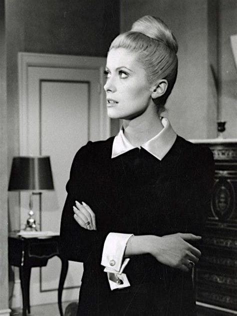 vestito yves saint laurent nero|L’ abito nero di Catherine Deneuve in Belle de Jour.